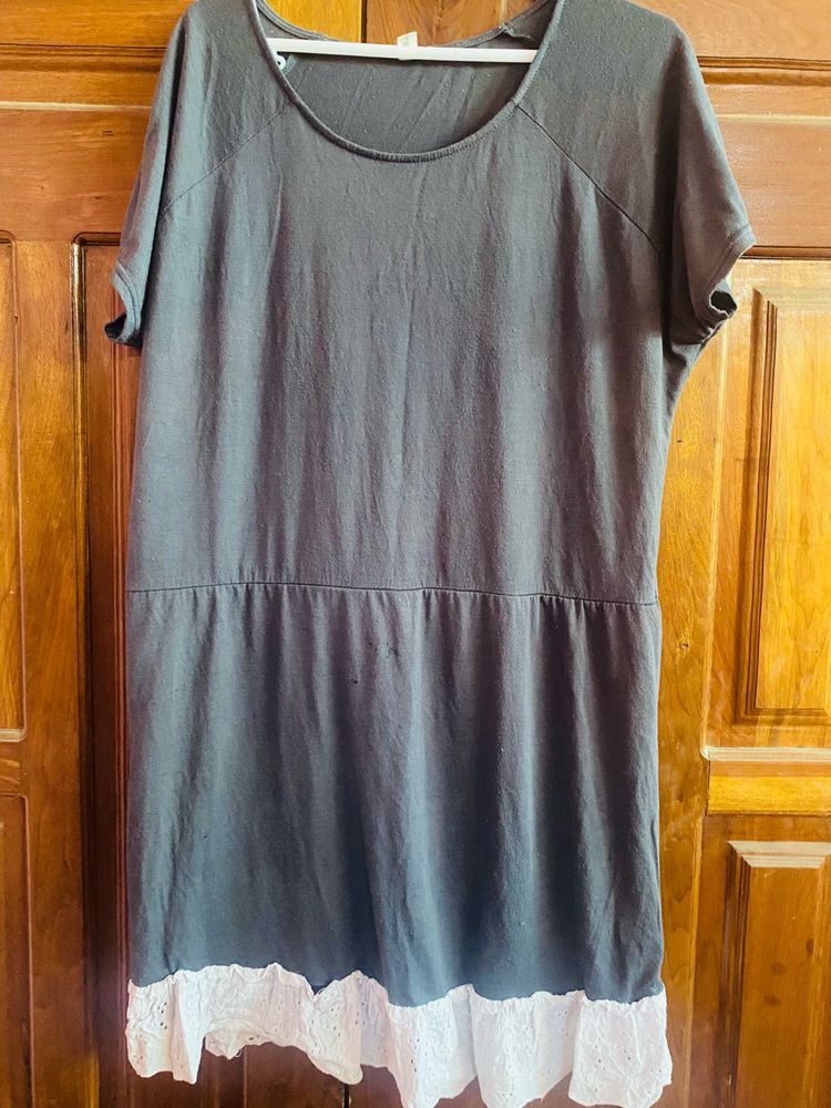 Casual Grey Dress with Lace Trim