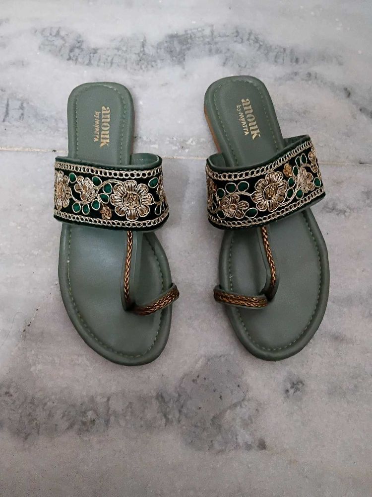 price Dropped🤩 Flat Sandals.
