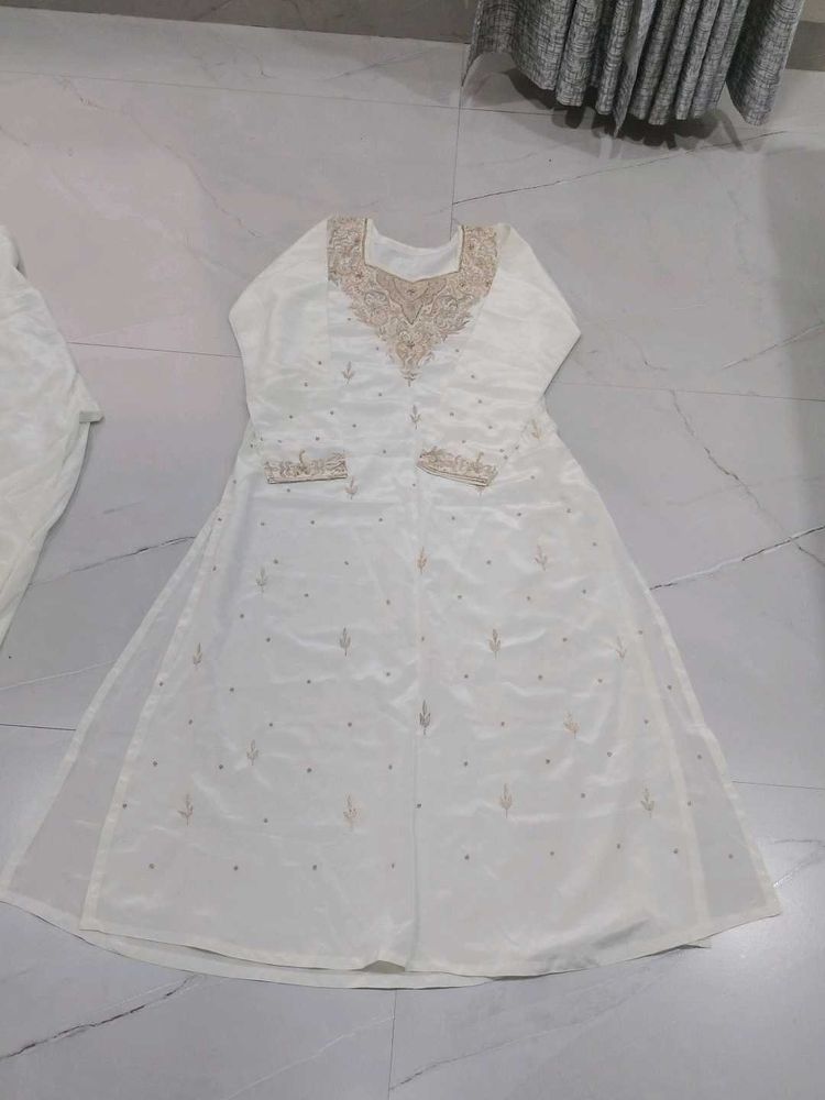 Elegant White Kurta Suit Set with heavy dupatta