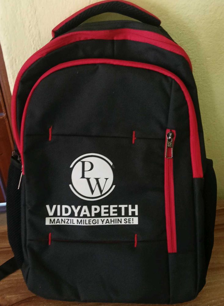 VIDYAPEETH Black &amp; Red Backpack