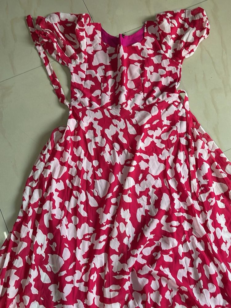 Chic Red &amp; White Floral Maxi Dress