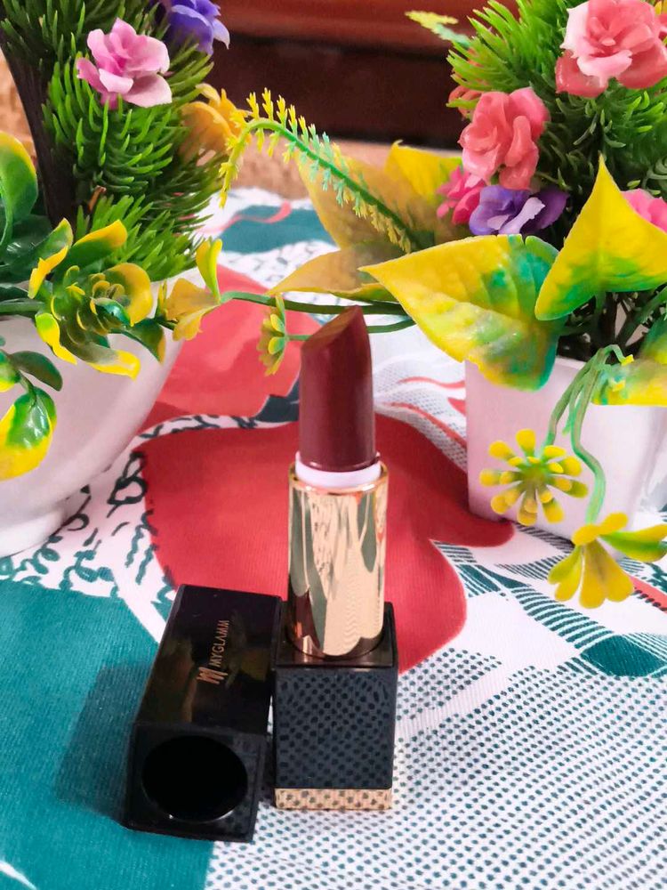Myglamm Manish Malhotra Hi-Shine Lipstick - 4 gm (