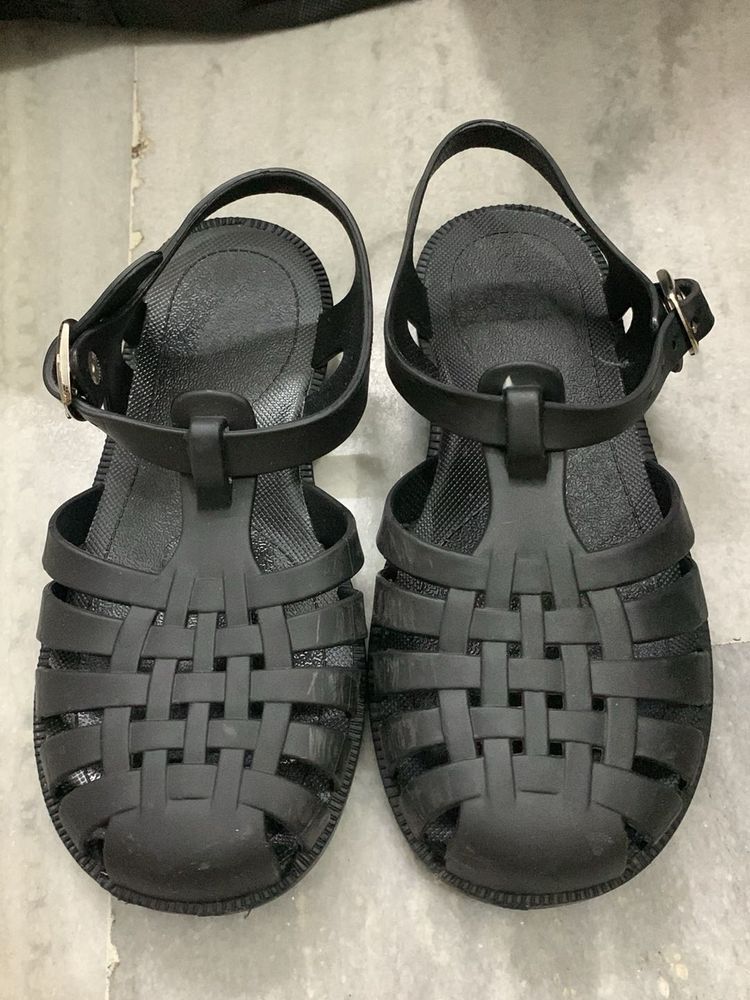Black Fisherman Sandals