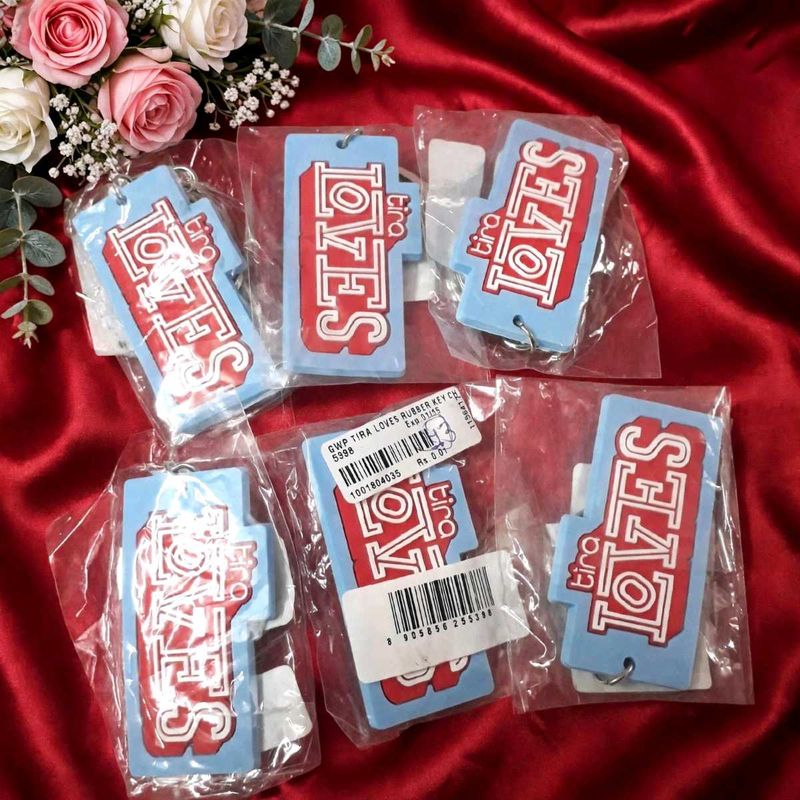 Tira Loves Rubber Keychain pack of 6
