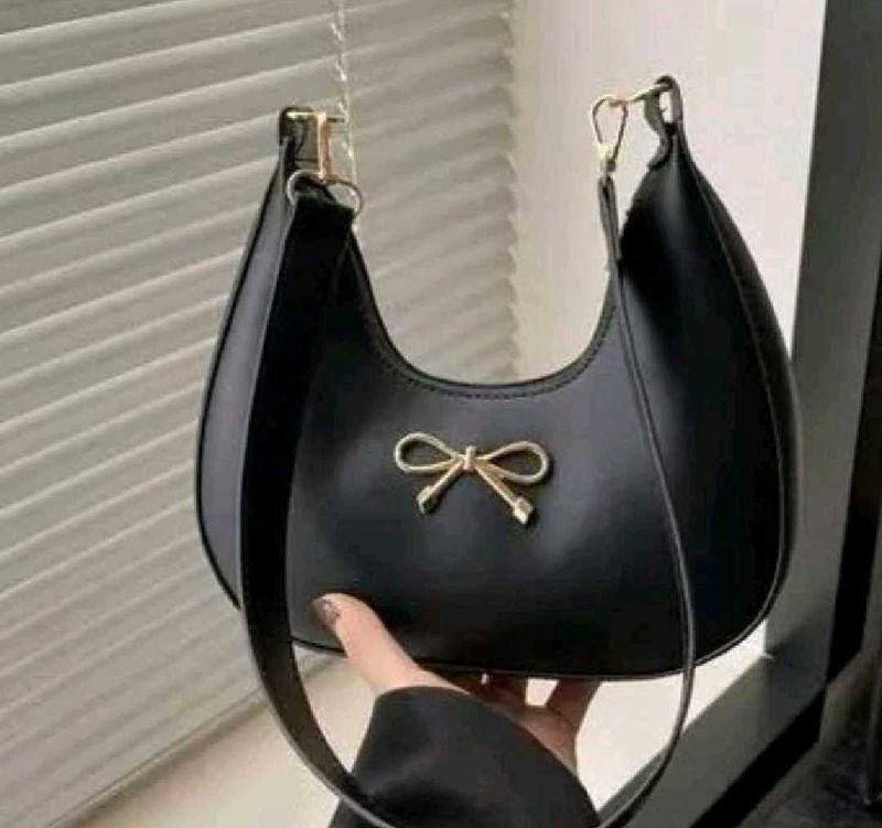 Chic Black Shoulder Bag with Bow Detail
