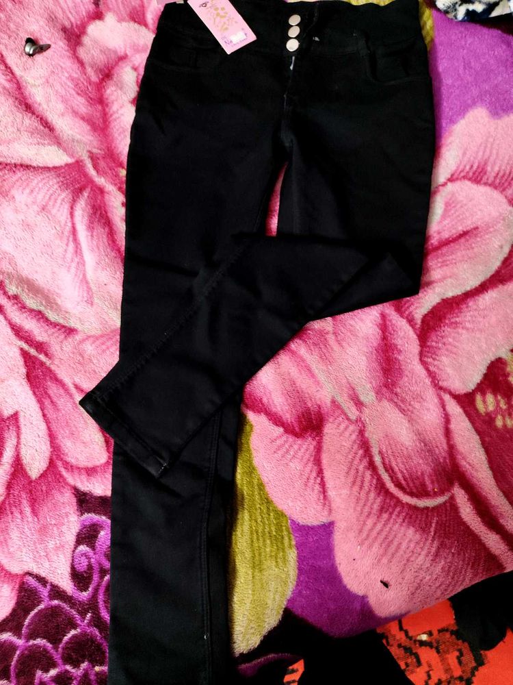 Black Buttoned Jeans