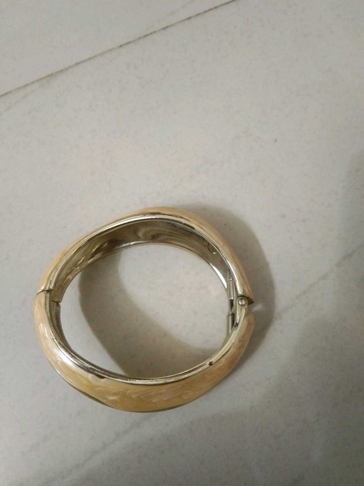 Chic Cream and Gold Bangle Bracelet
