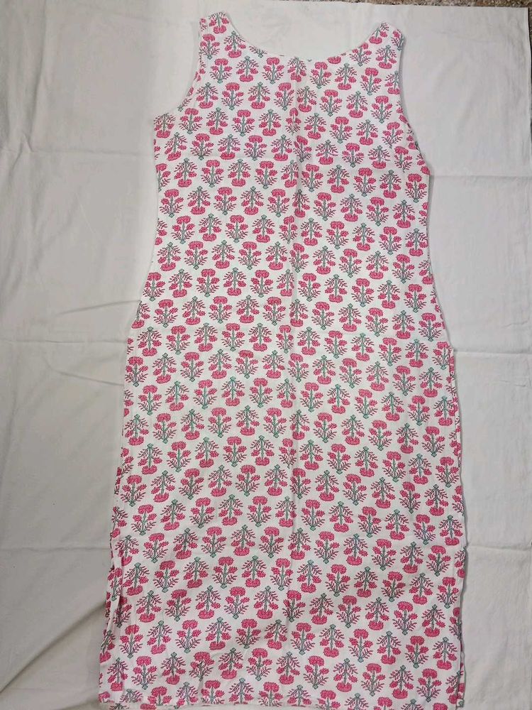 Charming Pink Floral Print Sleeveless Kurta