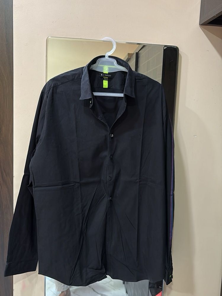 Men's Black Button-Up Shirt