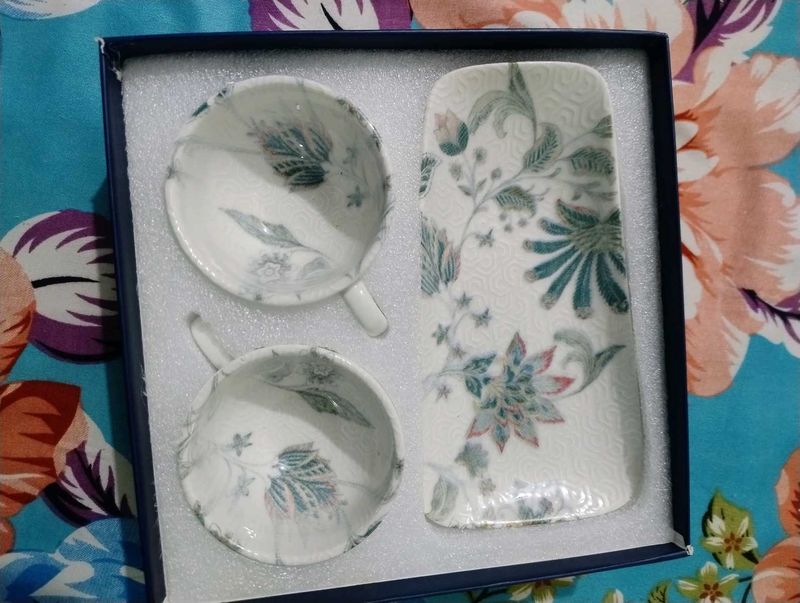 Crockery Elegant Floral Teacup &amp; Saucer Set