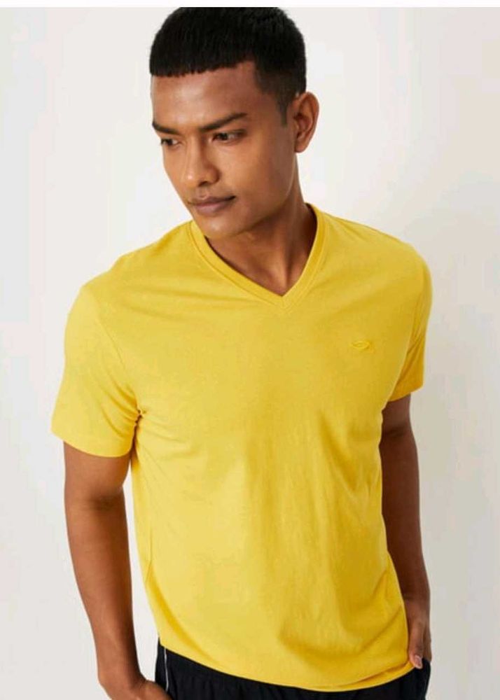 Max V- Neck Yellow Tshirt