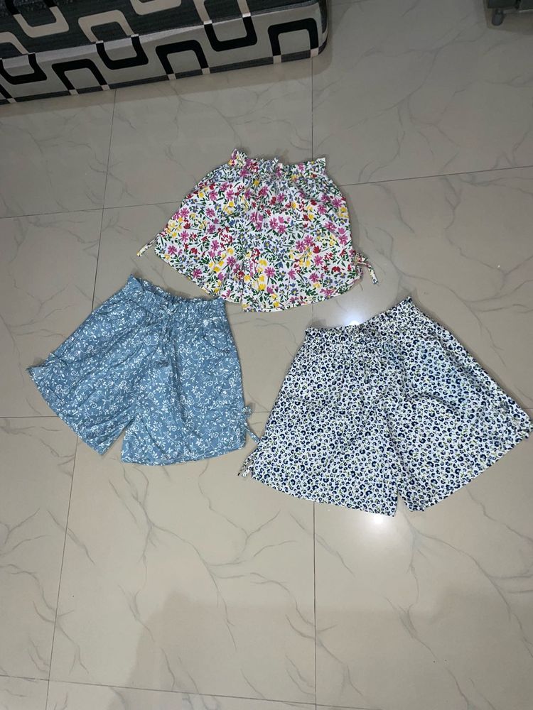 never used Bundle of 3 Floral &amp; Print Shorts