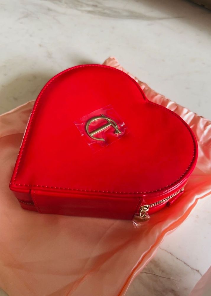 ct Red Heart Shaped Clutch Bag