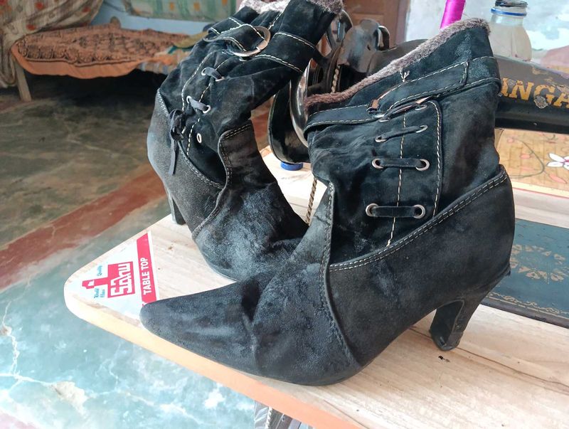 Black Velvett Boots