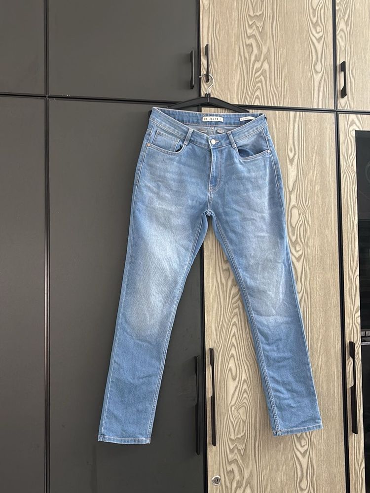 Light Wash Straight Leg Jeans