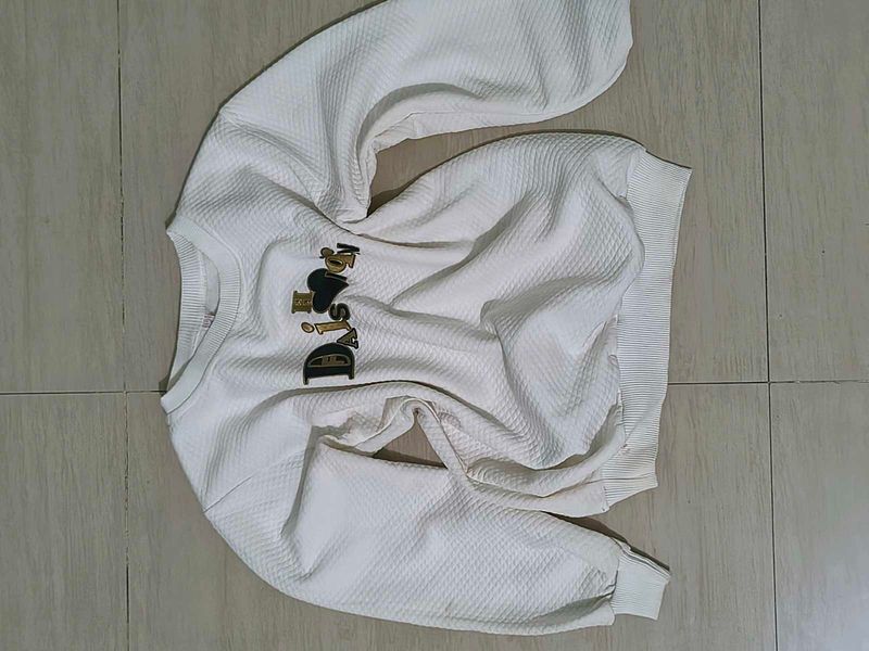White Textured Graphic Sweatshirt