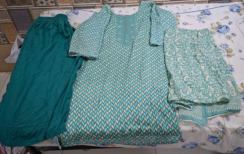 Teal &amp; White Printed Kurta Set