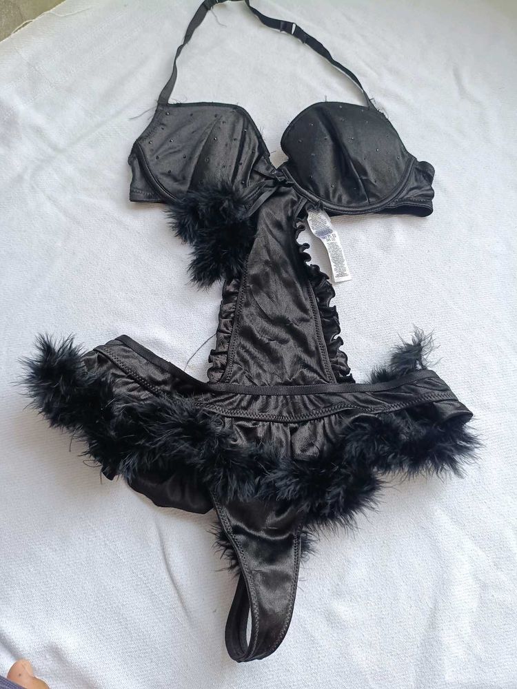Elegant Black Lace Trim Bra