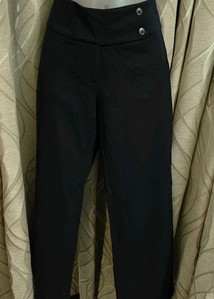 Chic Black low-Waisted Pants
