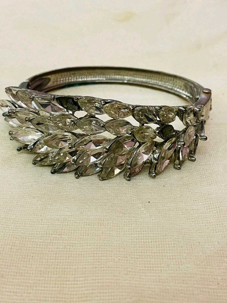Sparkling Crystal Leaf Bangle