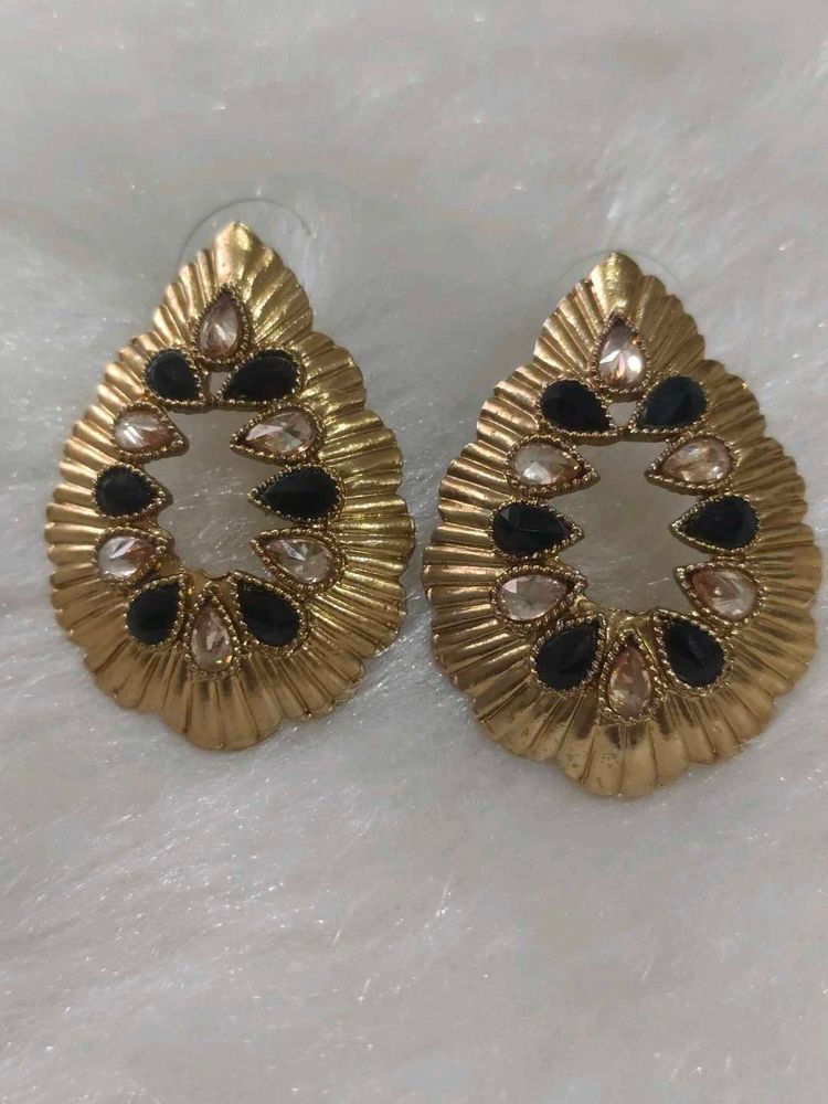 Elegant Gold Tone Teardrop Earrings