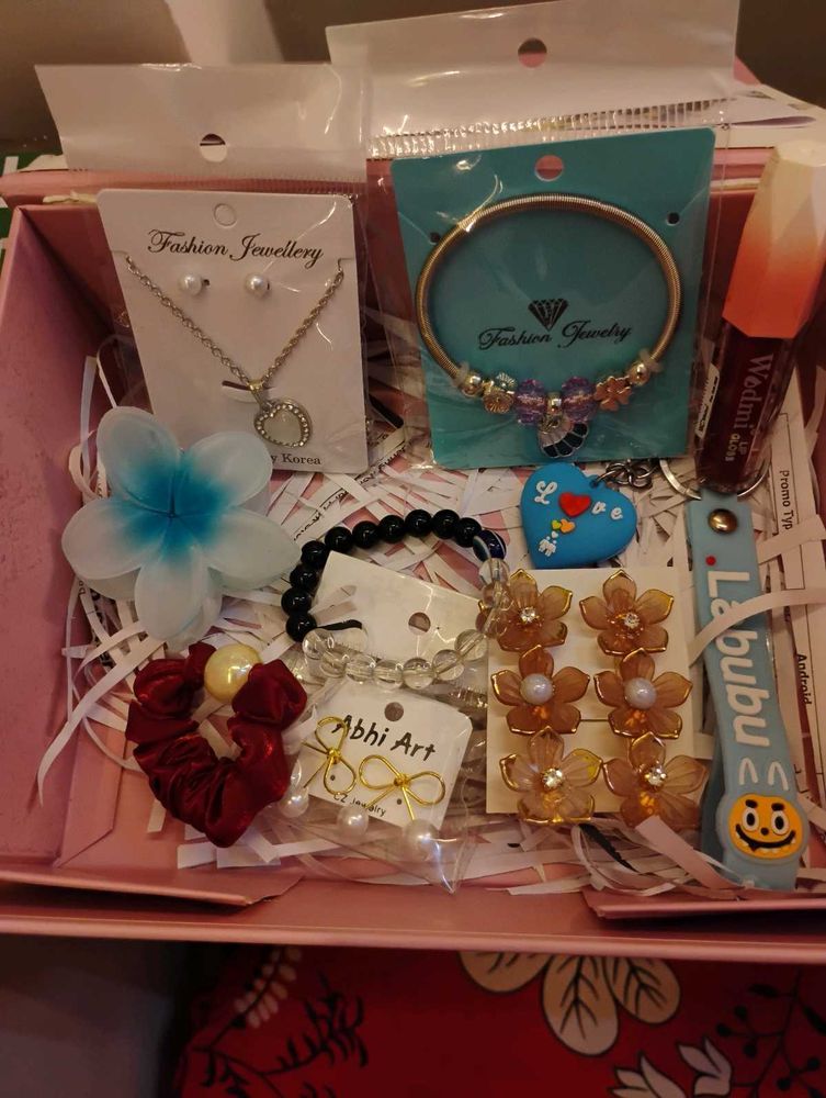Beautiful combo hampers