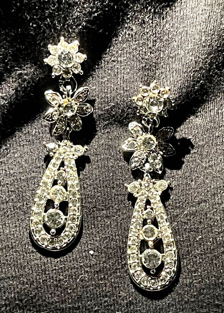 Elegant Crystal Drop Earrings