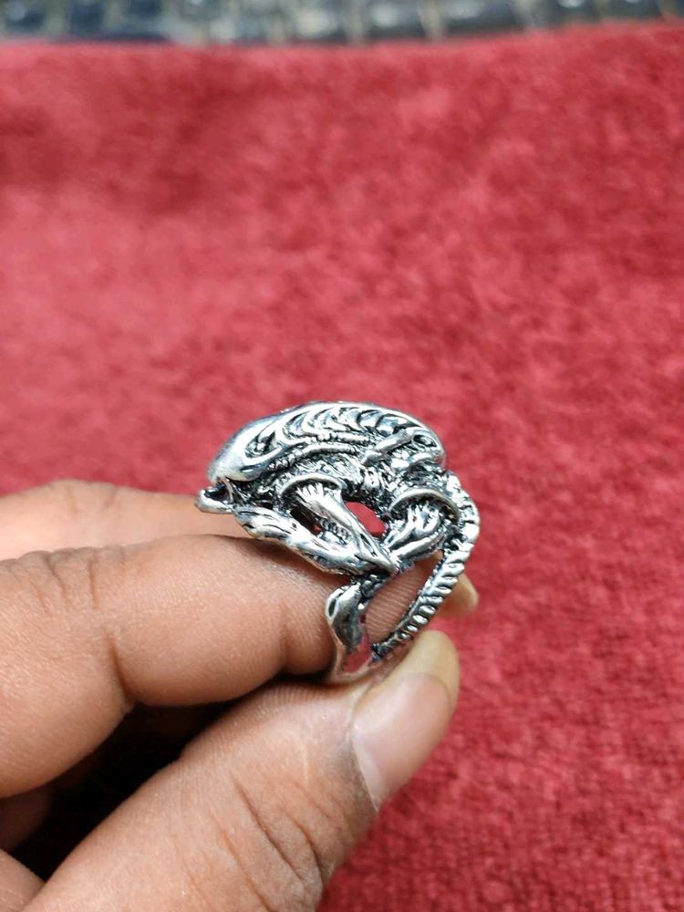 Alien Facehugger Ring