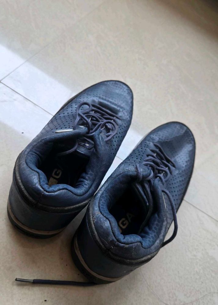 Stylish Blue Athletic Sneakers