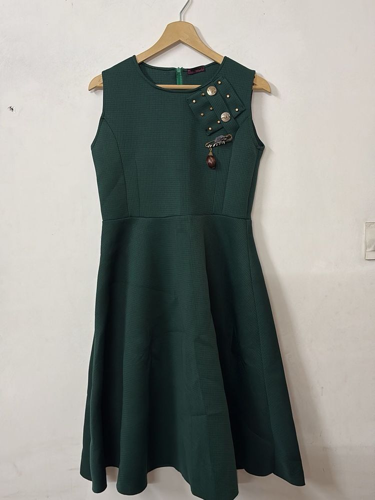 Elegant Green Sleeveless Dress