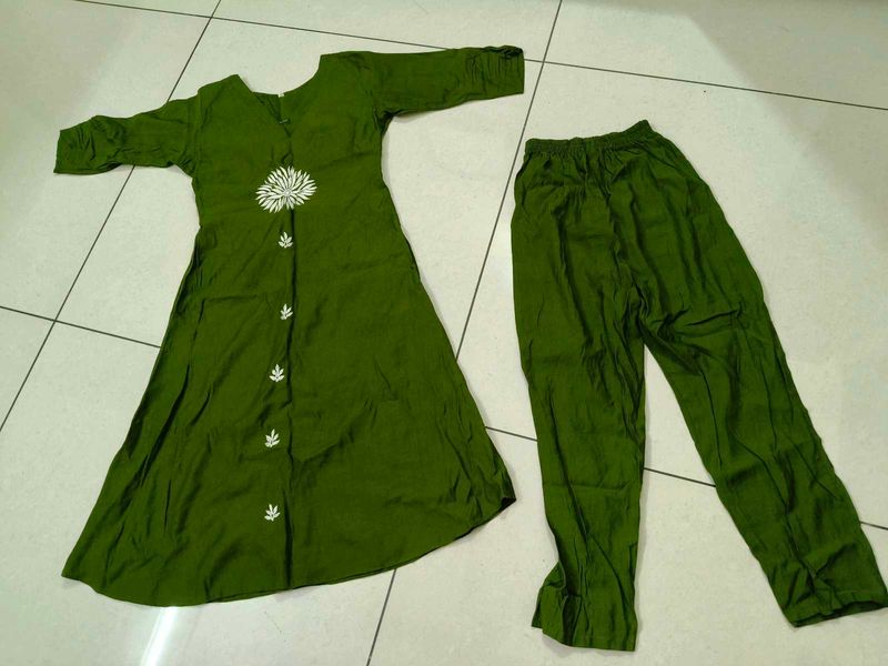 Green Kurta Set with White Embroidery