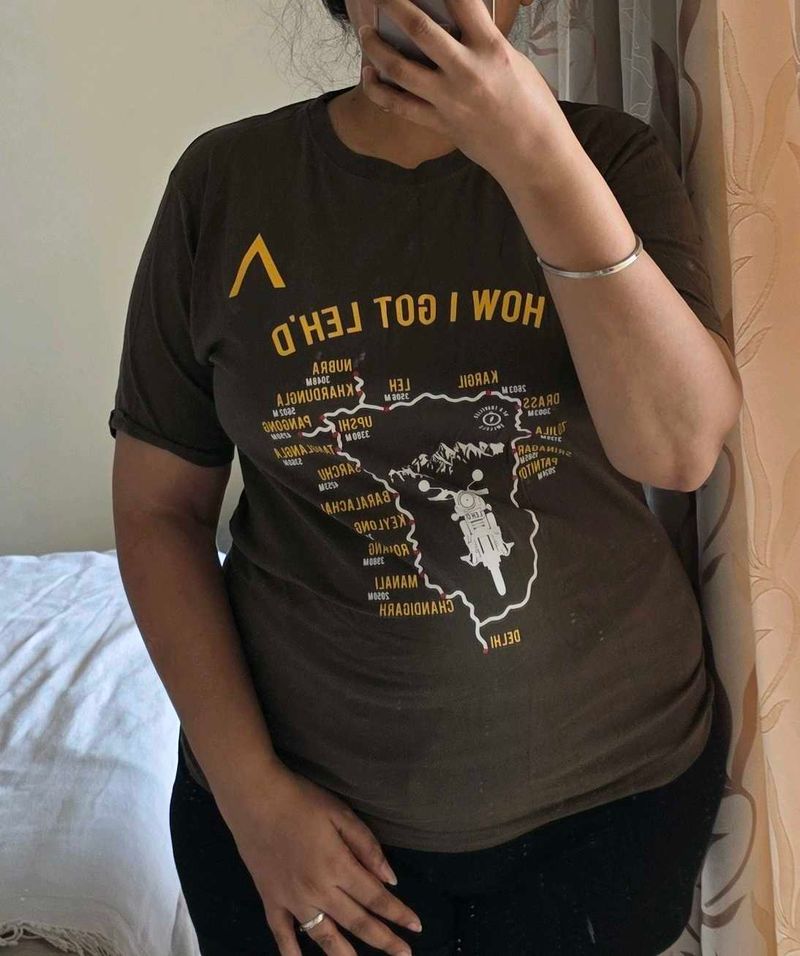 "Be A Traveller" Graphic T-Shirt