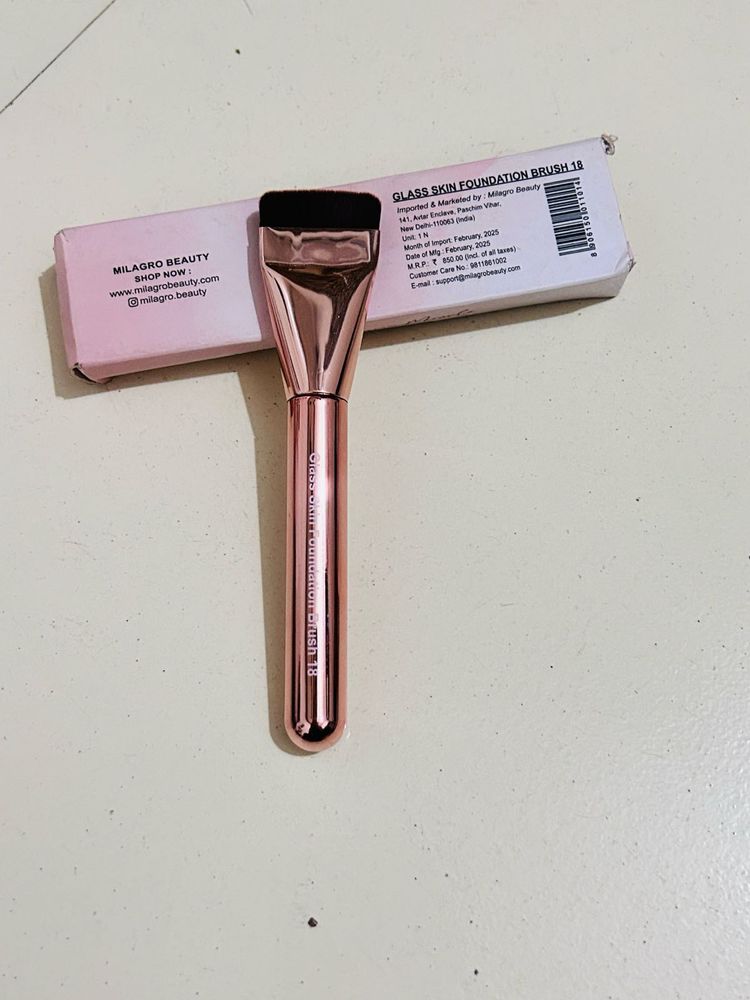 Milagro Brand - GLASS SKIN FOUNDATION BRUSH