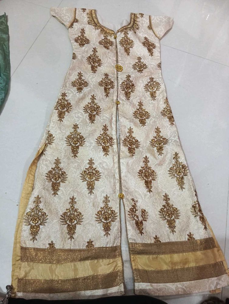 Elegant Embroidered Kurta Set