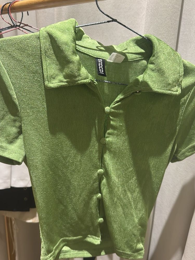 Striking green crop shirt top