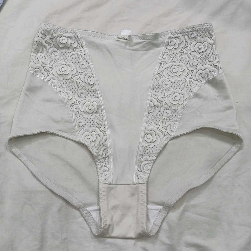 🪔 Elegant Lace Trim Briefs
