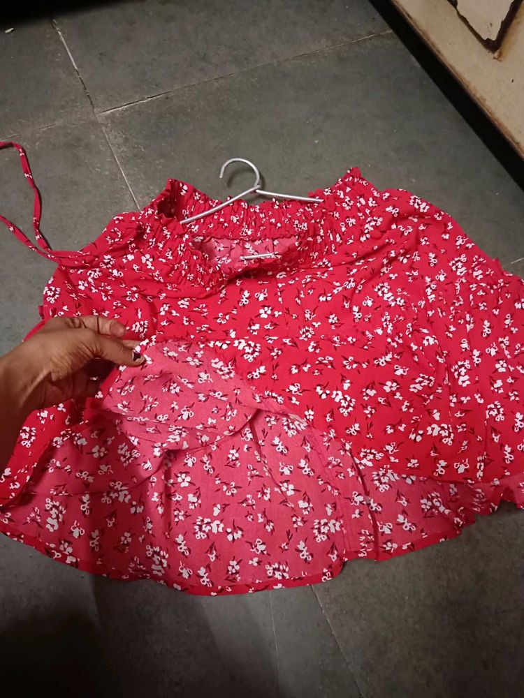 Chic Red Floral Mini Skirt
