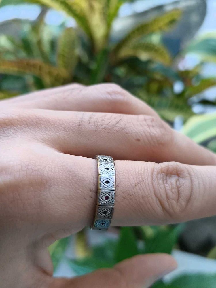 Unique Geometric Pattern Ring