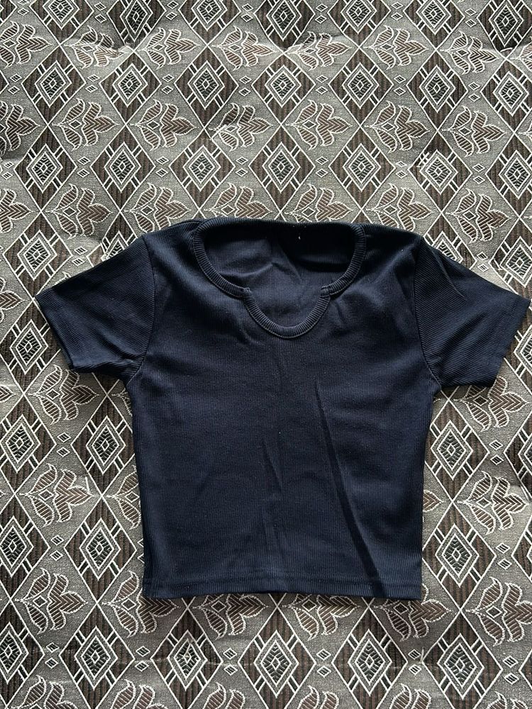 Basic Navy Cropped Tee
