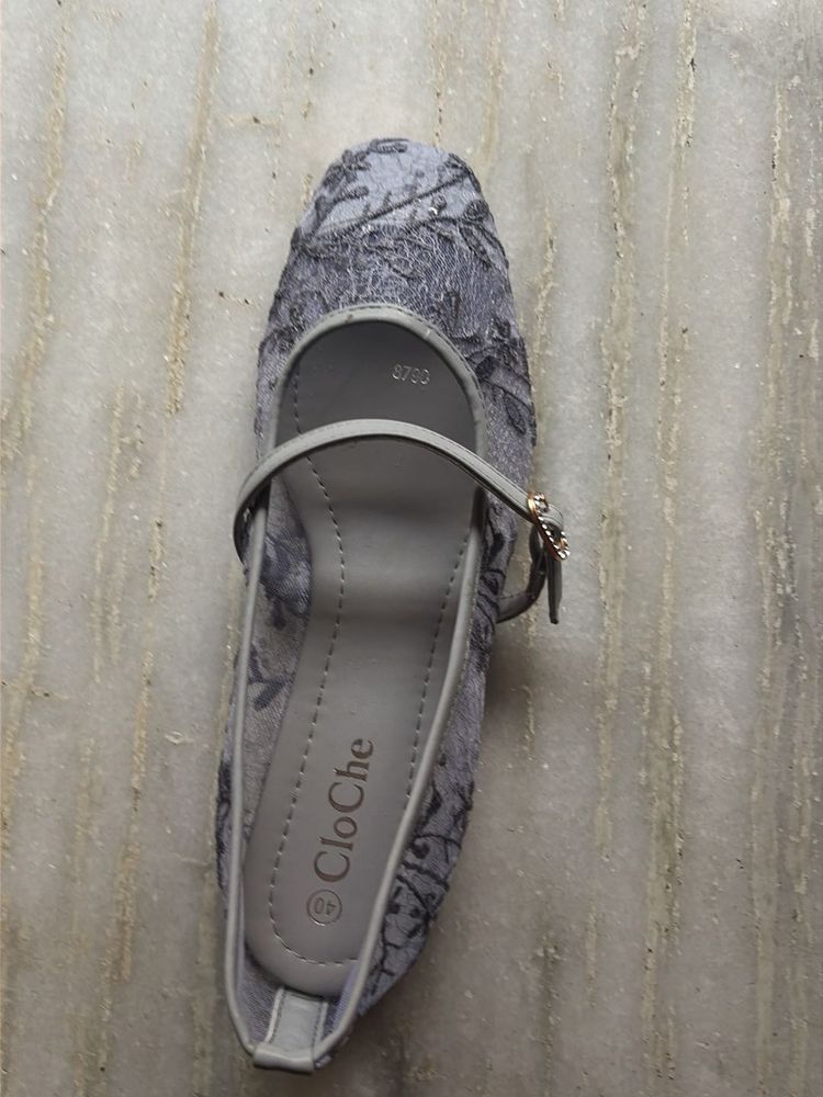 Elegant Grey Lace Ballet Flats *size 40*