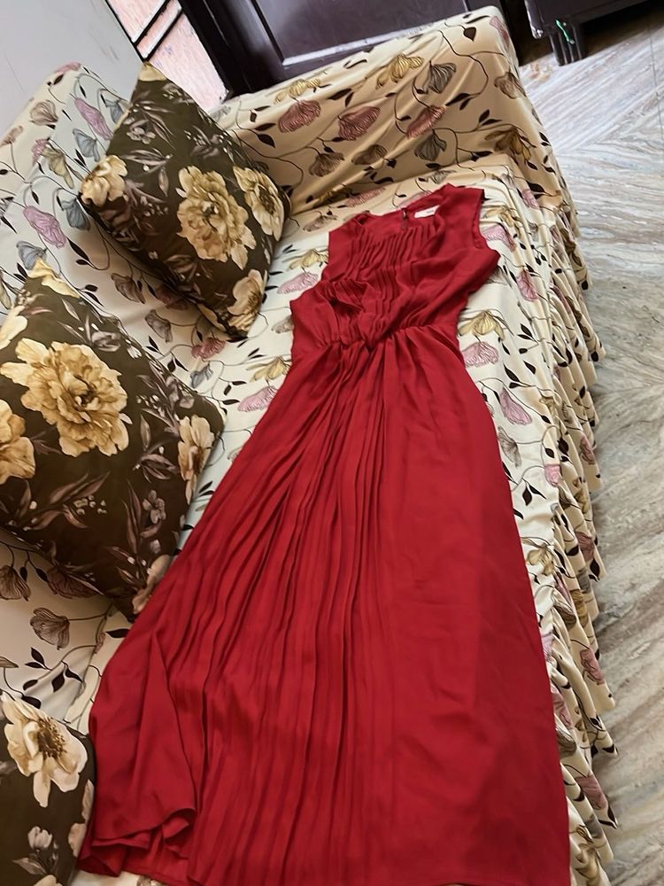 Elegant Red Pleated Maxi Dress