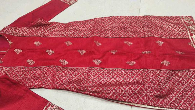 Elegant Red Embroidered Kurta women