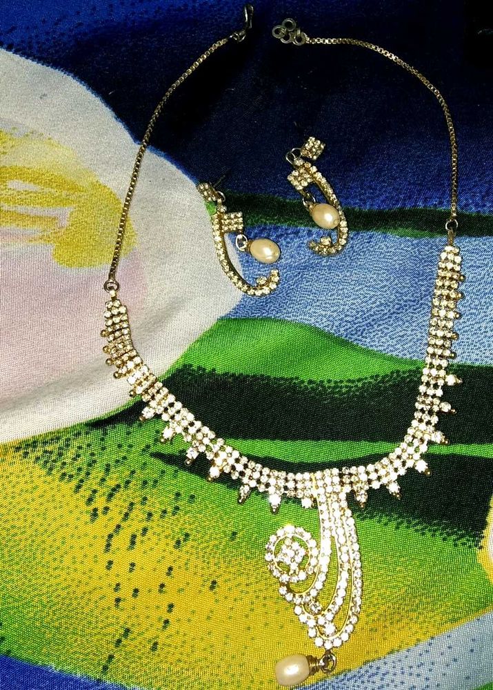 Sparkling Rhinestone Necklace &amp; Earring Set