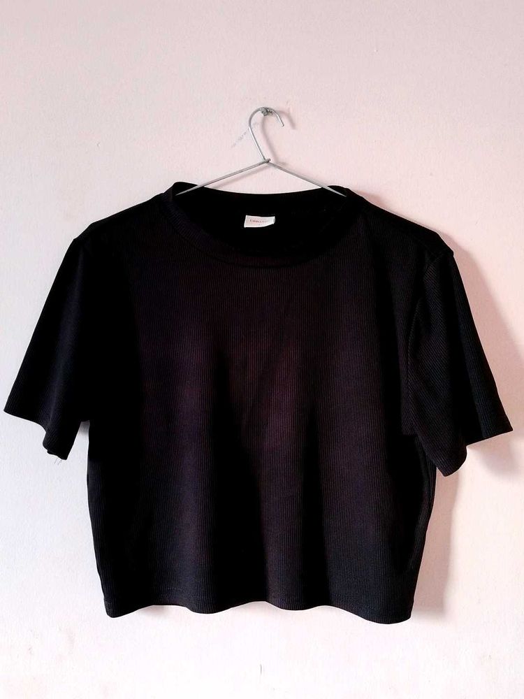 Classic Black Cropped T-Shirt