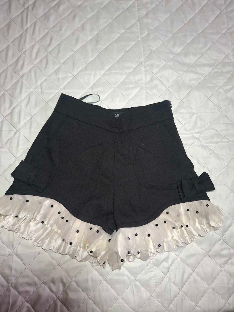 Cute Black Skirt Shorts with Ruffles