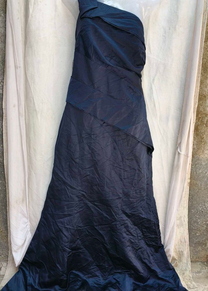 Elegant Navy One-Shoulder Gown