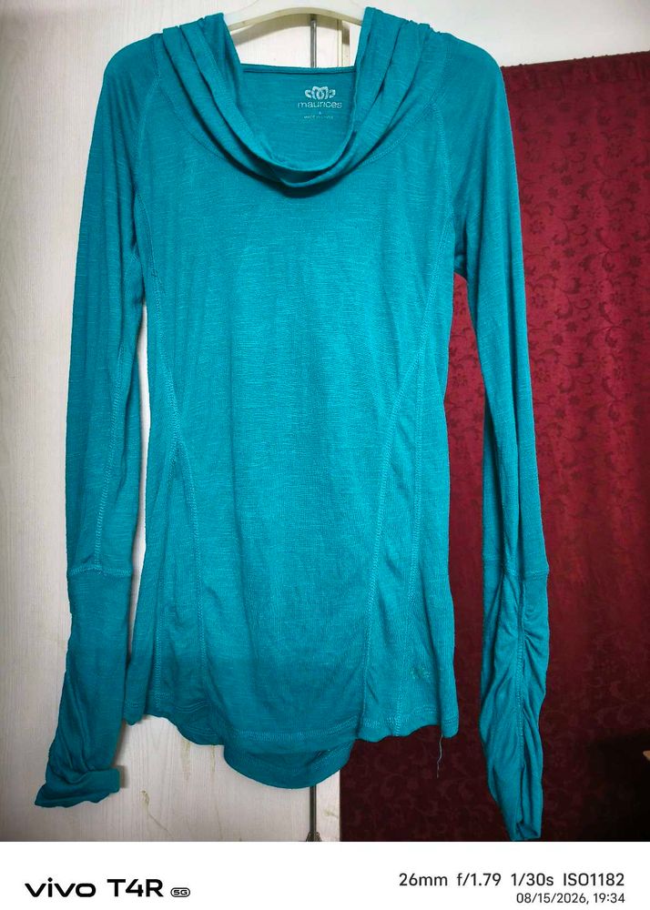 elegent top with floral neck and full sleeves