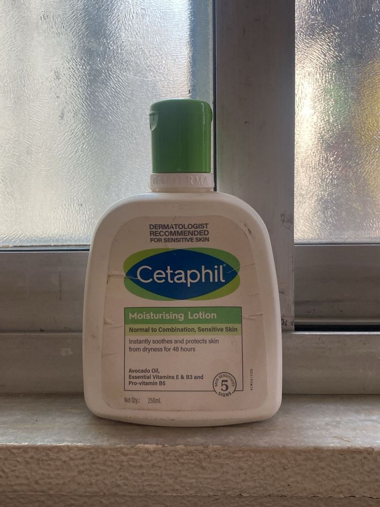 Cetaphil Moisturing Lotion