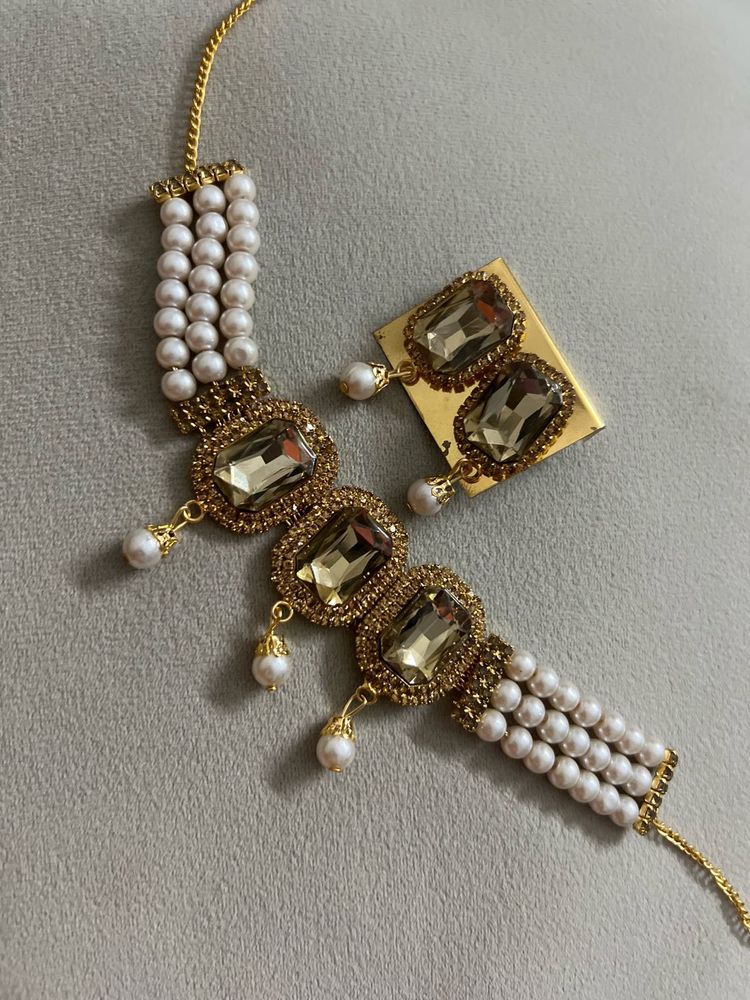 Elegant Pearl and Stone Necklace Set