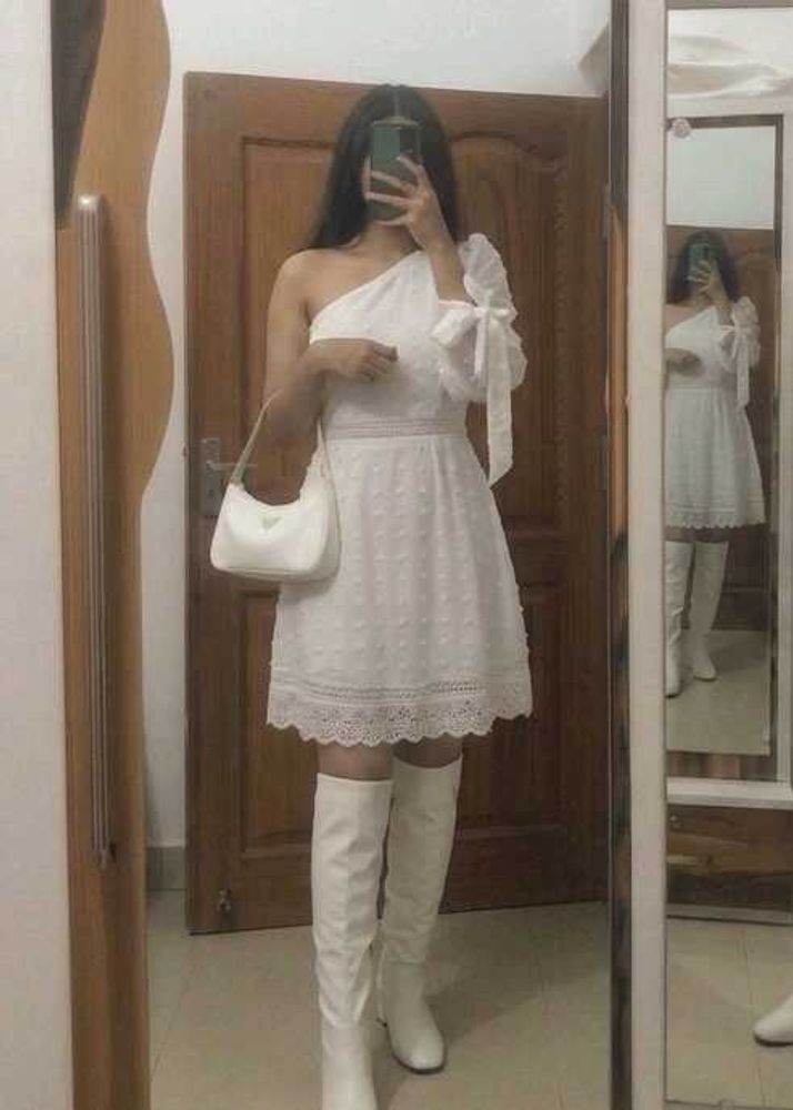Chic White One-Shoulder Dress